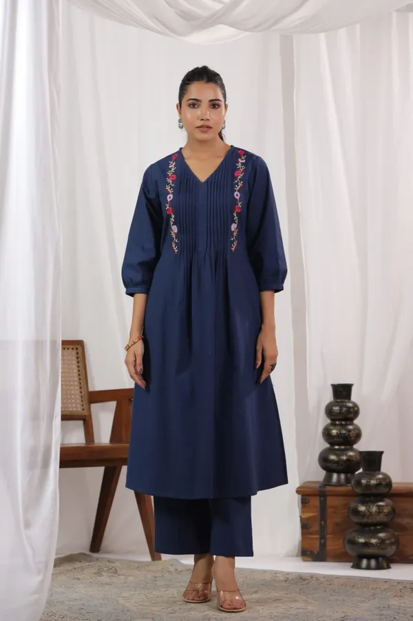 Pure_Cotton_Fabric_Pattern_Kurta_With_Heavy_Embroidered_Panels_Work