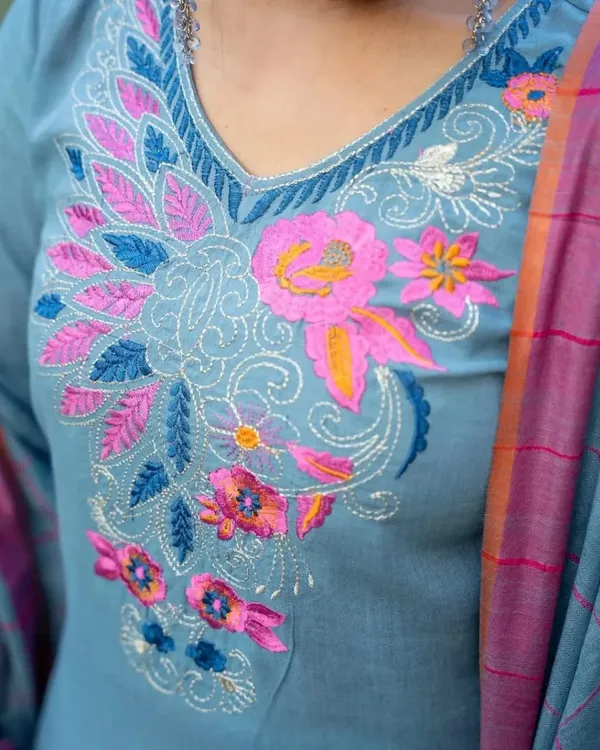Handloom_Embroidered_Cotton_Slub_Kurta_Pants_And_Dupatta_Set