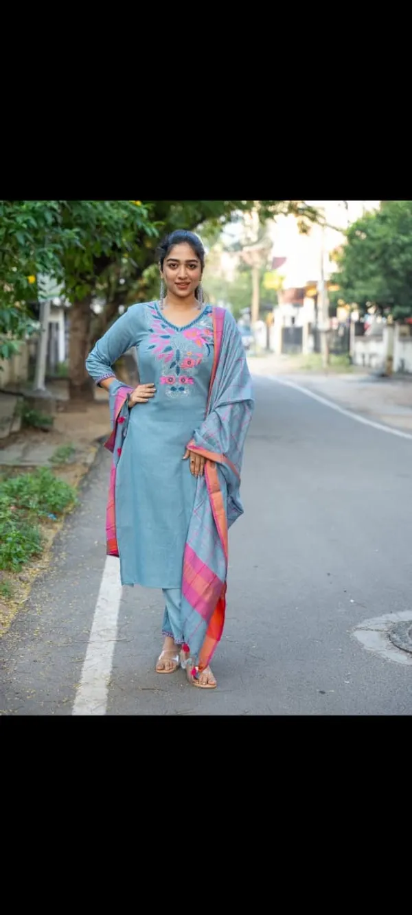 Handloom_Embroidered_Cotton_Slub_Kurta_Pants_And_Dupatta_Set