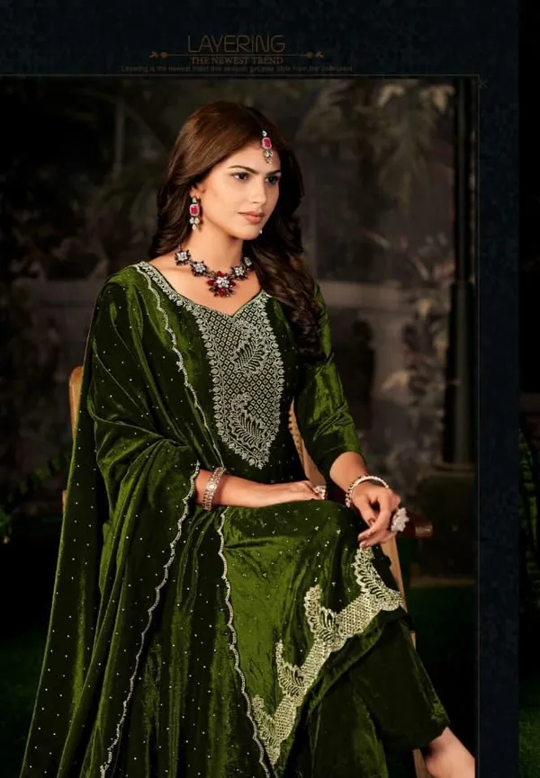 Mungiya_Premium_Pure_Makhmal_Suit_Set_For_Women
