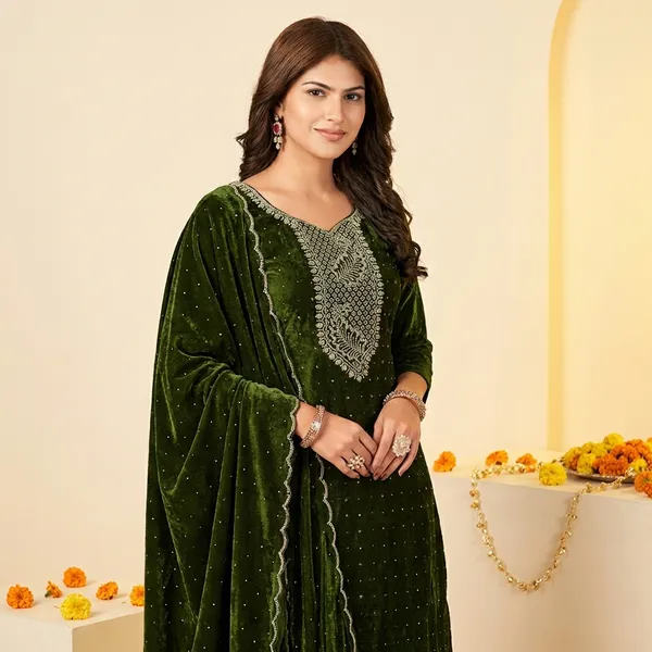 Mungiya_Premium_Pure_Makhmal_Suit_Set_For_Women