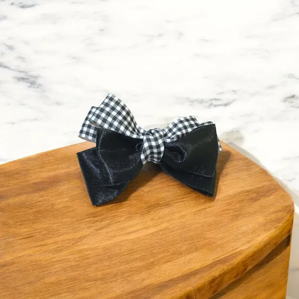 Chic_Elegance:_The_Perfect_Hair_Bow.