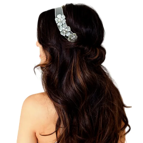 Chic_and_Versatile:_The_Perfect_Hair_Band.