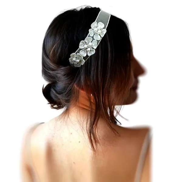 Chic_and_Versatile:_The_Perfect_Hair_Band.