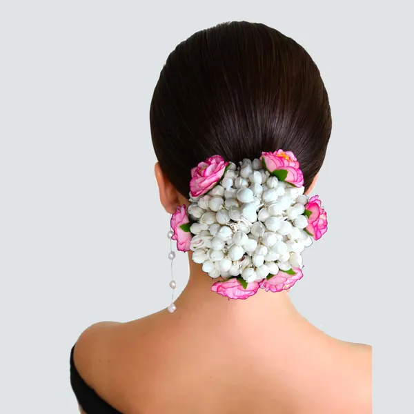 Baby_Pink_Artificial_Rose_With_Mogra_Gajra_Floral_Design_Juda_Cover_For_Women_&_Girls_(14_X_8_X_1_Cm)
