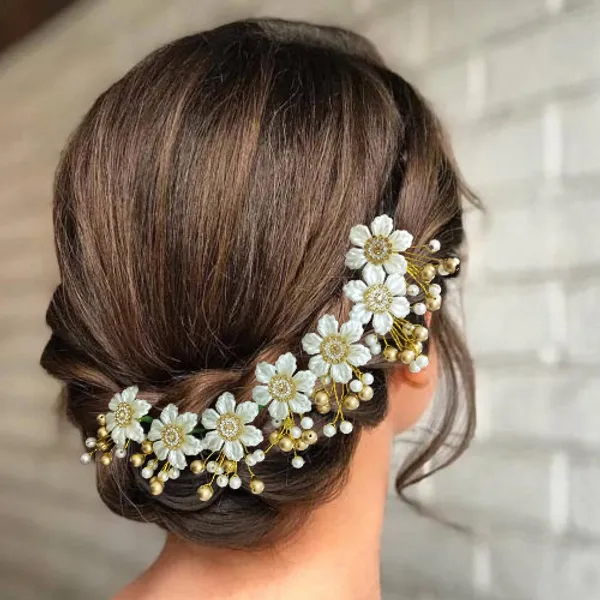 Elegant_Floral_Hair_Accessory_Combo_with_Comb,_Gajra,_Headpiece,_and_10_Pins_–_Perfect_for_Bridal_and_Festive_Hairstyle