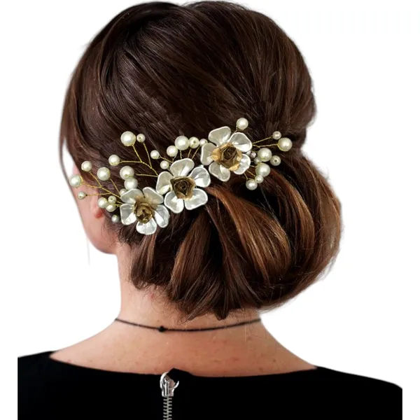 Elegant_Floral_Hair_Accessory_Combo_with_Comb,_Gajra,_Headpiece,_and_10_Pins_–_Perfect_for_Bridal_and_Festive_Hairstyle