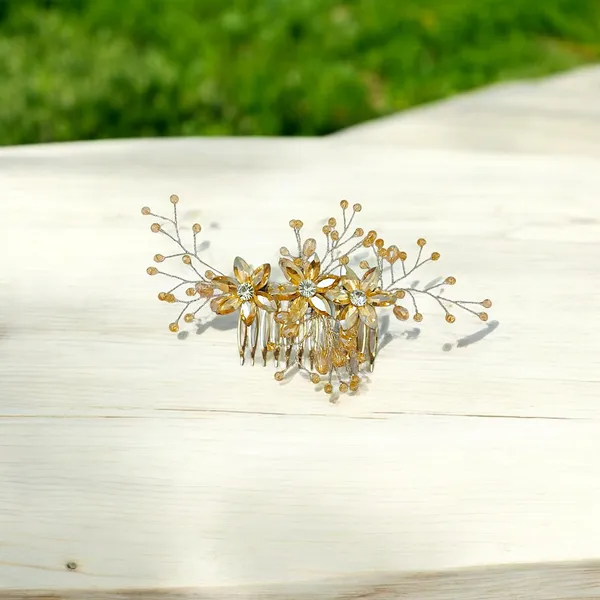 Elegant_Metal_Comb_with_Eye-Shaped_Crystal_Flowers_and_Beaded_Branches_���������_Stunning_Hair_Accessory_for_a_Charming_Look.