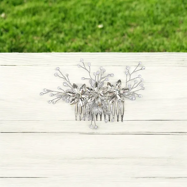 Elegant_Metal_Comb_with_Eye-Shaped_Crystal_Flowers_and_Beaded_Branches_���������_Stunning_Hair_Accessory_for_a_Charming_Look.