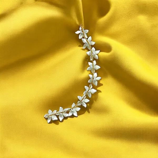 Elegant_Pearl_Flower_Headpiece_with_Golden_Round_Mirror_Adornments_and_Secure_Hook_Attachment_for_Bridal_and_Special_Occasions