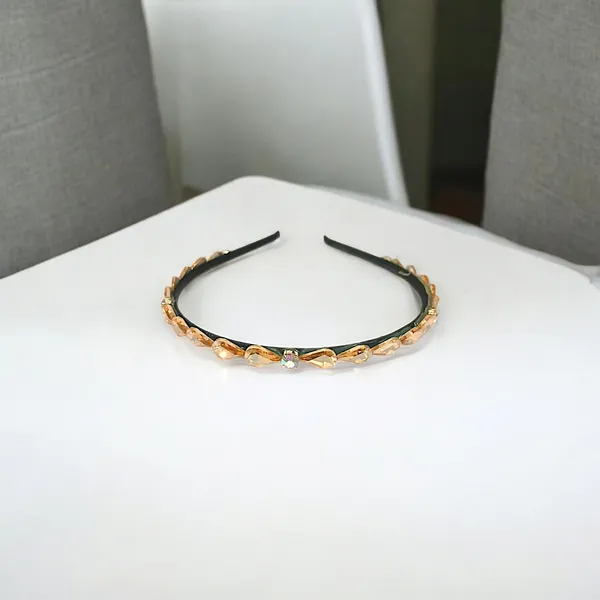 Elevate_Your_Style_with_Our_Stunning_Drop-Shaped_Crystal_Hairband_Featuring_Shimmering_Nag_Crystals_Perfect_for_Any_Occasion,_Lightweight,_Comfortable,_and_Suitable_for_All_Hair_Types_and_Ages