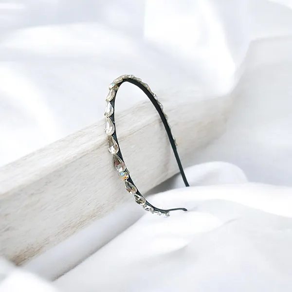 Elevate_Your_Style_with_Our_Stunning_Drop-Shaped_Crystal_Hairband_Featuring_Shimmering_Nag_Crystals_Perfect_for_Any_Occasion,_Lightweight,_Comfortable,_and_Suitable_for_All_Hair_Types_and_Ages