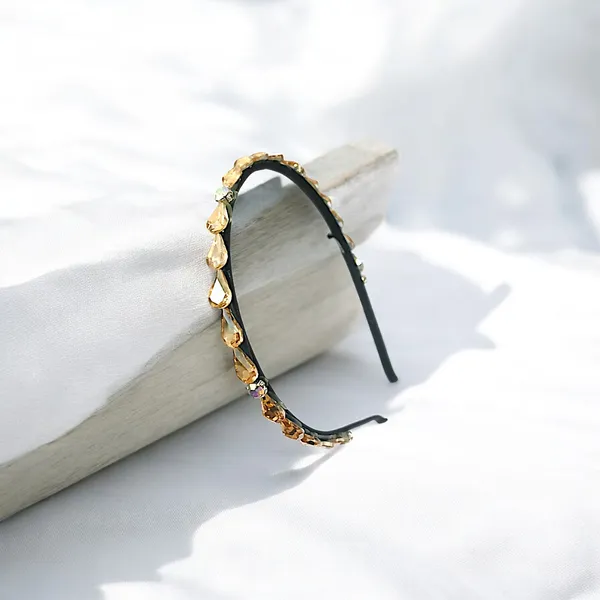 Elevate_Your_Style_with_Our_Stunning_Drop-Shaped_Crystal_Hairband_Featuring_Shimmering_Nag_Crystals_Perfect_for_Any_Occasion,_Lightweight,_Comfortable,_and_Suitable_for_All_Hair_Types_and_Ages