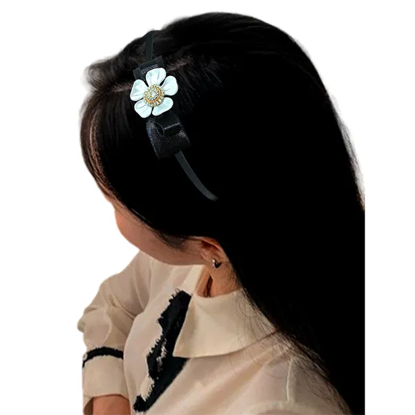Elevate_your_style_with_our_elegant_hairband,_featuring_a_chic_bow,_stunning_pearl_flower,_and_sparkling_nag_crystals._Lightweight_and_comfortable,_it's_perfect_for_any_occasion_and_suitable_for_all_ages.