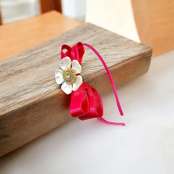 Elevate_your_style_with_our_elegant_hairband,_featuring_a_chic_bow,_stunning_pearl_flower,_and_sparkling_nag_crystals._Lightweight_and_comfortable,_it's_perfect_for_any_occasion_and_suitable_for_all_ages.