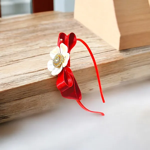 Elevate_your_style_with_our_elegant_hairband,_featuring_a_chic_bow,_stunning_pearl_flower,_and_sparkling_nag_crystals._Lightweight_and_comfortable,_it's_perfect_for_any_occasion_and_suitable_for_all_ages.