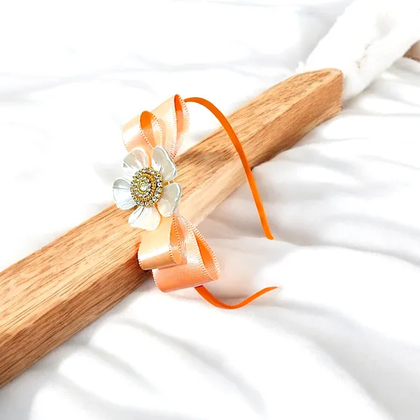 Elevate_your_style_with_our_elegant_hairband,_featuring_a_chic_bow,_stunning_pearl_flower,_and_sparkling_nag_crystals._Lightweight_and_comfortable,_it's_perfect_for_any_occasion_and_suitable_for_all_ages.