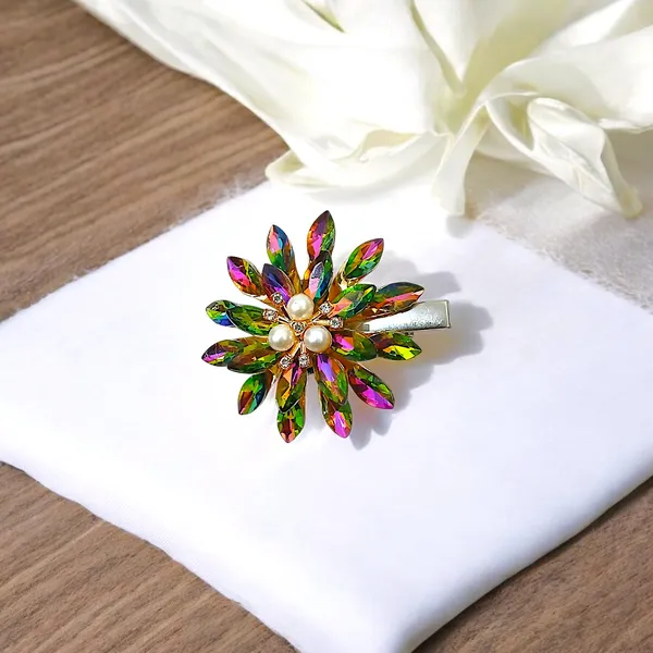 Eye-Shaped_Crystal_Flower_Hair_Clip_with_3_Pearl_Beads_Center_and_Secure_Back_Clip_Elegant_Hair_Accessory