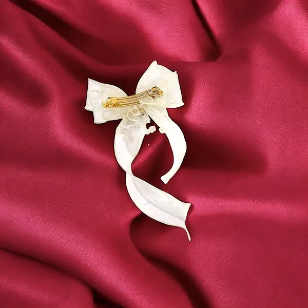 Glamorous_Touch:_Cream_Bow_with_Sparkling_Crystals.