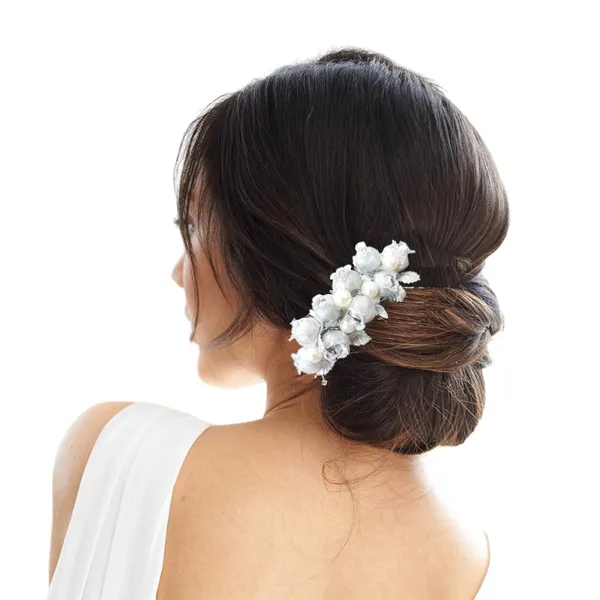 Silver_Artificial_Floral_Bridal_Brooch_&_Hair_Pin_Comb_(16_X_14_X_10_Cm)