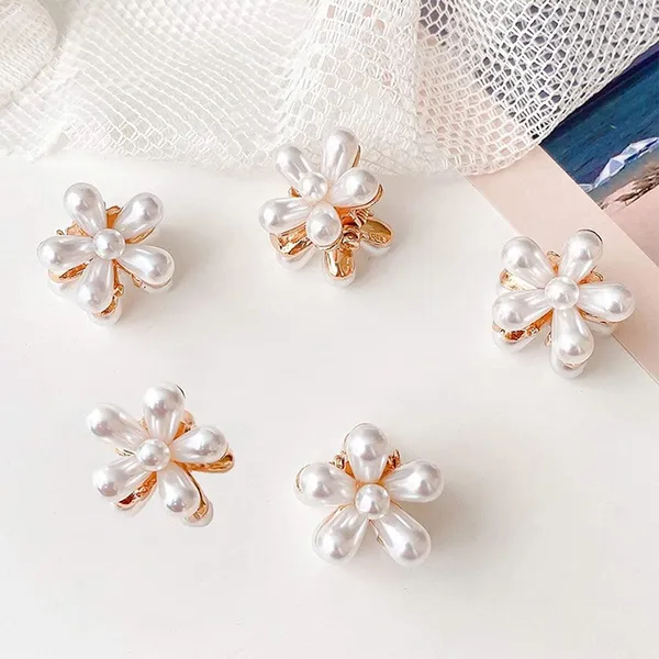 White_Mini_Pearl_Claw_Clips_With_Flower_Design_Small_Pearl_Hair_Jaw_Clips_For_Women_&_Girls_(Set_Of_6_Pins)