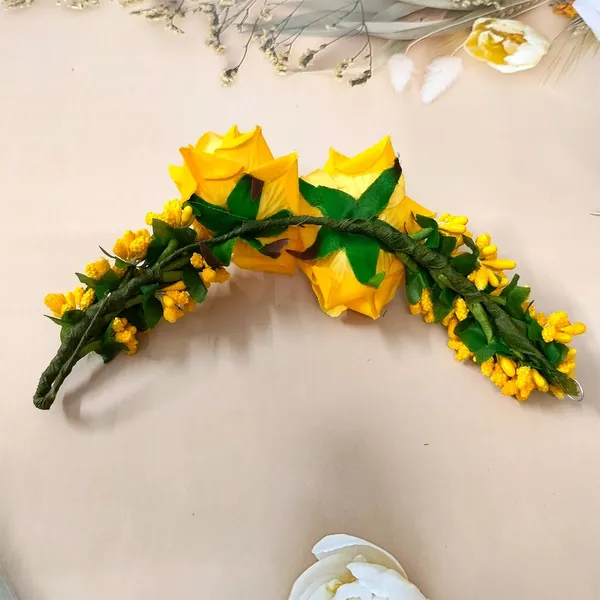 Yellow_Rose_Hair_Vein_With_Leaf_For_Women_&_Girls_(14_X_8_X_1_Cm)