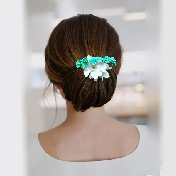 White_Flower_And_Leaf_Comb_Slide_Hair_Pin_For_Girls_And_Women_(14_X_8_X_1_Cm)