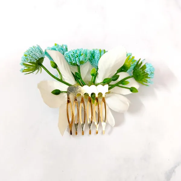 White_Flower_And_Leaf_Comb_Slide_Hair_Pin_For_Girls_And_Women_(14_X_8_X_1_Cm)