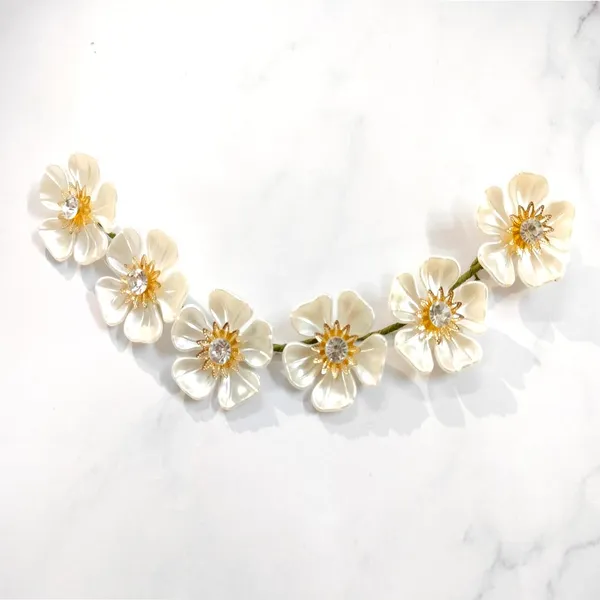 White_&_Golden_Artificial_Metal_Tiara_Flower_And_Sparkling_Crystal_Stone_Design_Hairpin_With_Leaf_For_Women_&_Girls_(14_X_8_X_1_Cm)