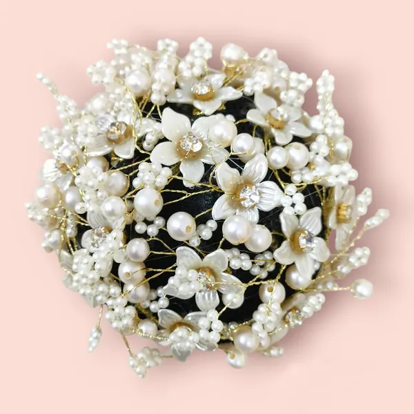 White_&_Gold_Artificial_Pearl_Flowers_With_Dazzling_Crystal_Stone_Design_Hairpin_Accessories_For_Women_&_Girls_(14_X_8_X_1_Cm)
