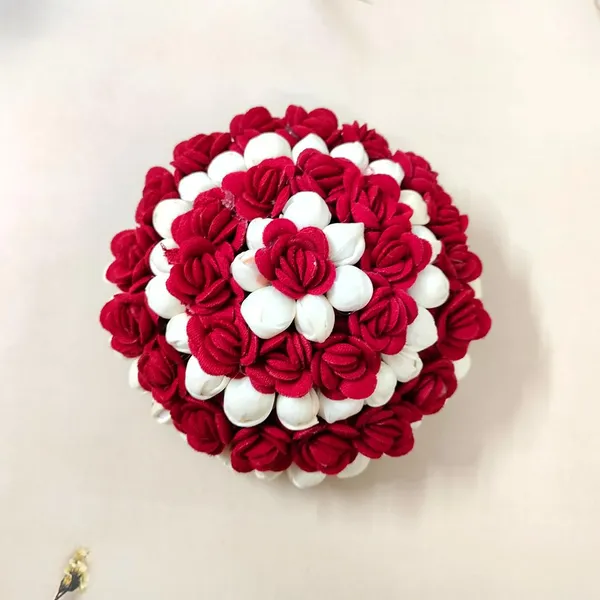 Maroon_Artificial_Mogra_With_Small_Rose_Flower_Gajra_For_Women_&_Girls_(14_X_8_X_1_Cm)