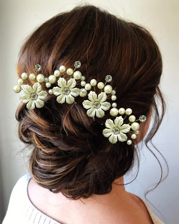 Pearl_Attractive_Artificial_Rounded_Wedding_Hair_Vien_And_Hair_Pins_Accessories_For_Women_&_Girls_(14_X_8_X_1_Cm)