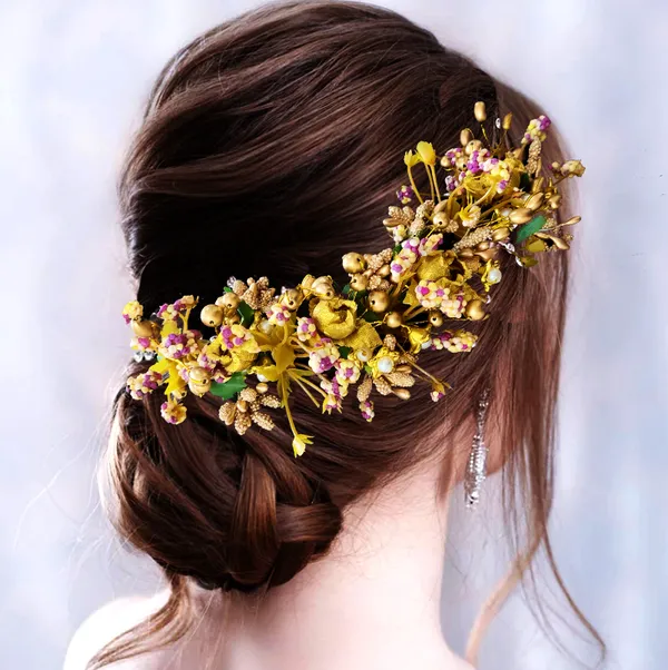 Golden_Flower,_Leaf,_Beads_&_Pearl_Design_Hair_Vein_For_Women_&_Girls_Accessories_(14_X_8_X_1_Cm)