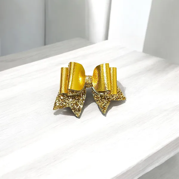 Radiant_Raxine_Hair_Bow:_Style_Meets_Elegance.