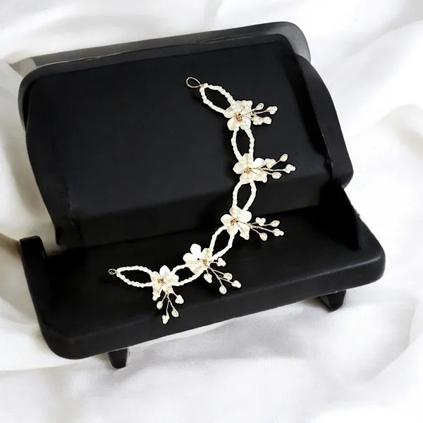 Timeless_Pearl_Blossom_Hair_Accessory.