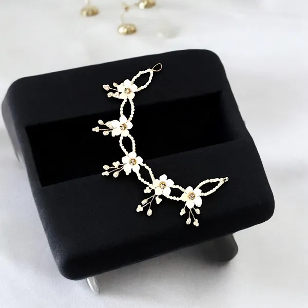 Timeless_Pearl_Blossom_Hair_Accessory.