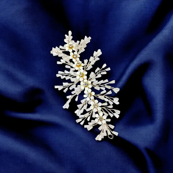 Whimsical_Pearl_and_Crystal_Headpiece.