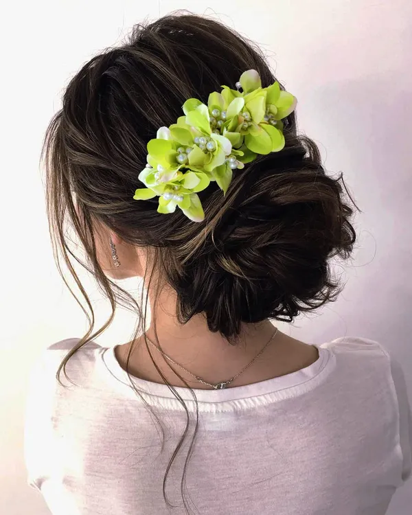 Green_Floral_Shaped_With_Pearl_&_Stone_Hairpin_Accessories_For_Women_&_Girls_(14_X_8_X_1_Cm)