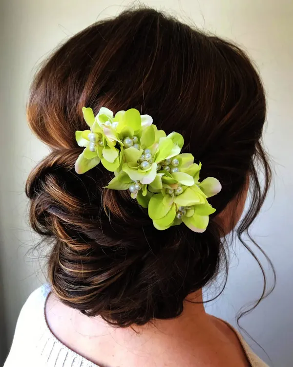 Green_Floral_Shaped_With_Pearl_&_Stone_Hairpin_Accessories_For_Women_&_Girls_(14_X_8_X_1_Cm)