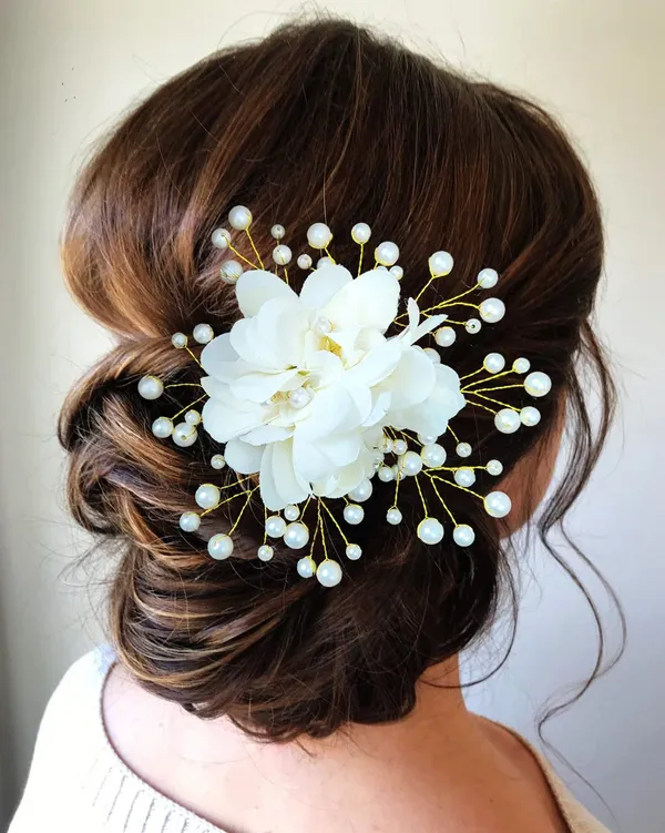 White_Floral_Shaped_With_Pearl_Hairpin_Accessories_For_Women_&_Girls_(13_X_8_X_1_Cm)