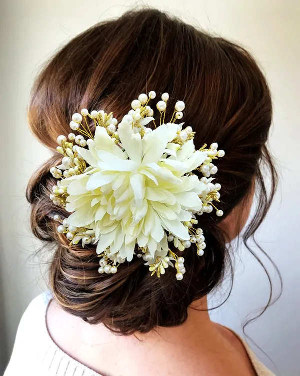 White_Floral_Design_With_Pearl_&_Stone_Gajra_Hair_Accessories_For_Women_&_Girls_(14_X_8_X_1_Cm)