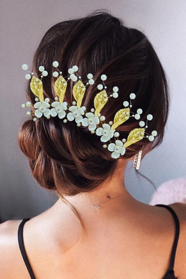Gold_&_White_Artificial_Leaf_And_Floral_Design_With_Pearl_&_Stone_Hairpin_Accessories_For_Women_&_Girls_(14_X_8_X_1_Cm)