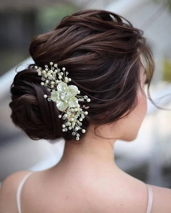 Silver_Artificial_Floral_Design_And_Pearl_Bridal_Hair_Pin_Accessories_For_Women_&_Girls