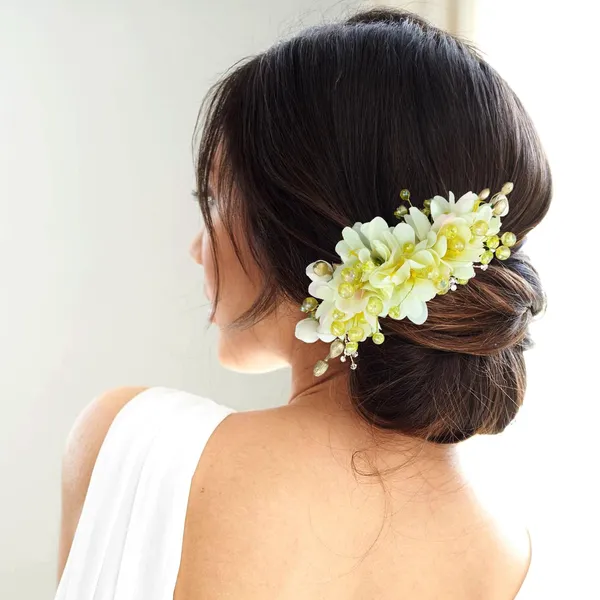 Cream_Artificial_Beautiful_Flower_Comb_Slide_|_Bridal_Hair_Barrette_Ties,_Hairpins_For_Women_&_Girls_(16_X_14_X_10_Cm)