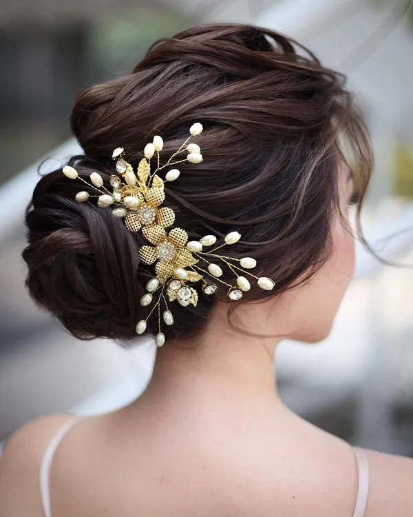 Golden_Artificial_Metal_Flower_With_Leaves,_Stones,_And_Peals_Bridal_Comb_Slide_Hair_Accessories