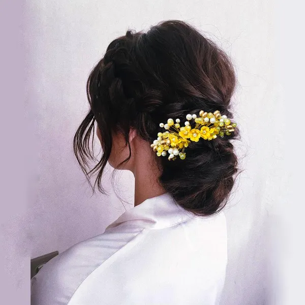 Yellow_Floral_Pearl_Design_Comb_Slide_Hairpin_For_Girls_(14_X_8_X_1_Cm)