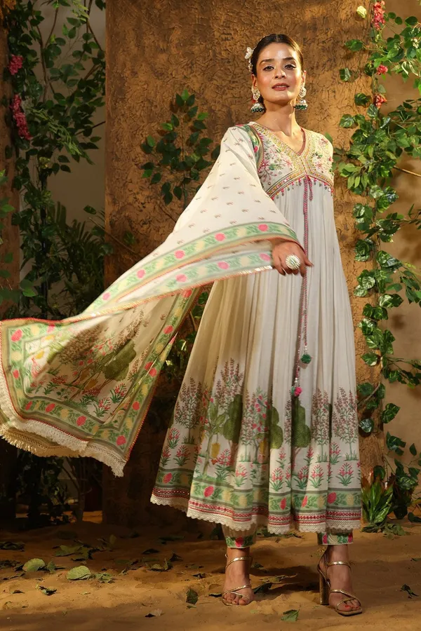 White_Muslin_Silk_Digital_Printed_Embroidered_Kurta_Set_With_Dupatta