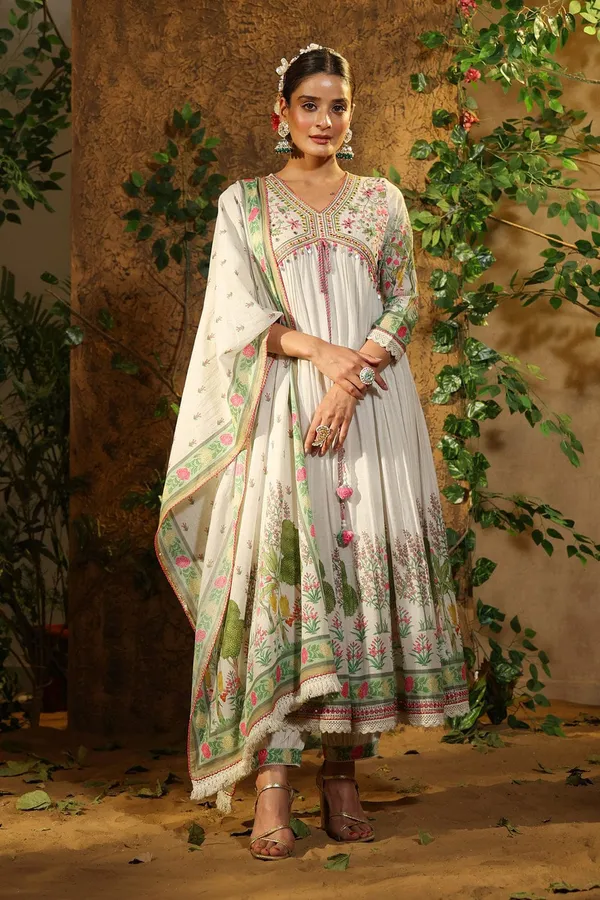White_Muslin_Silk_Digital_Printed_Embroidered_Kurta_Set_With_Dupatta