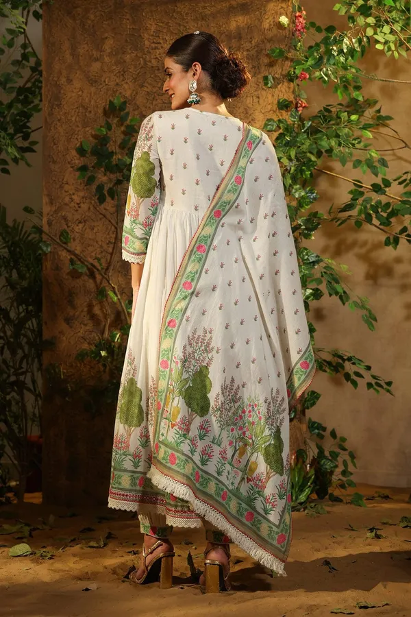 White_Muslin_Silk_Digital_Printed_Embroidered_Kurta_Set_With_Dupatta