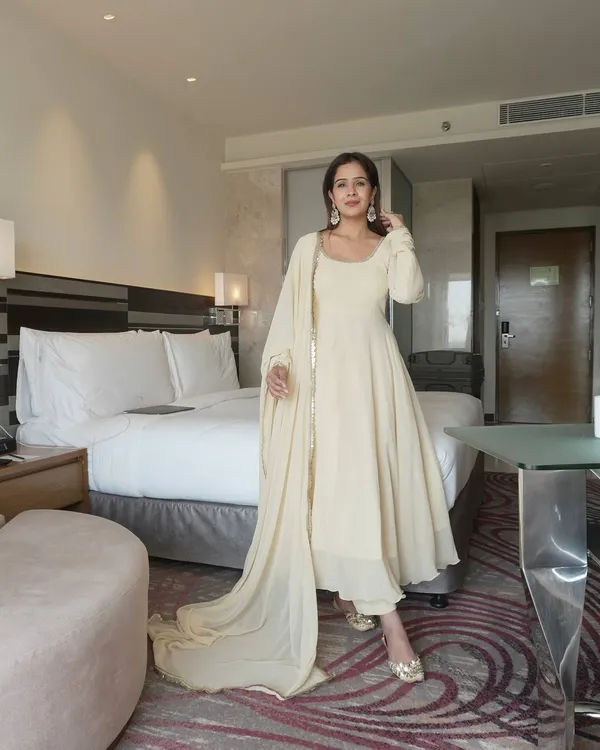 Cream_Georgette_Full_Flared_Anarkali_Salwar_Suit_With_Dupatta